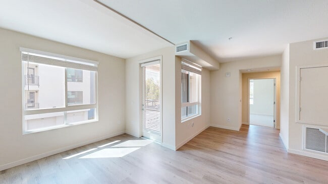 Interior Photo - North Grove