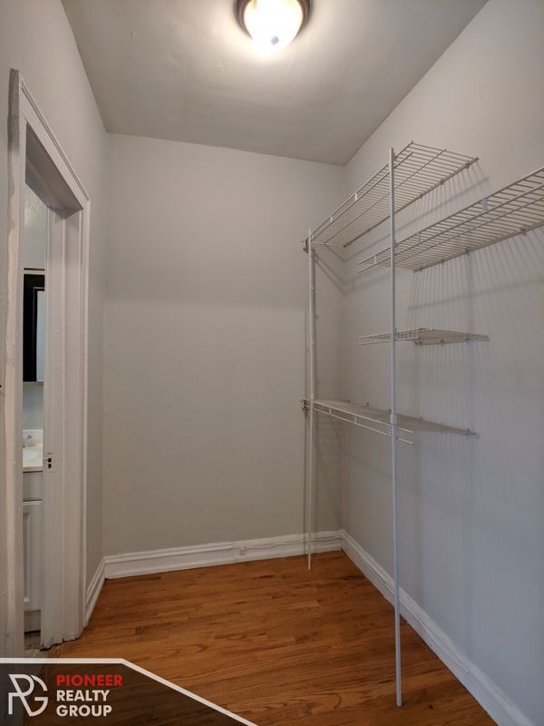Foto del edificio - 2827 N Burling St