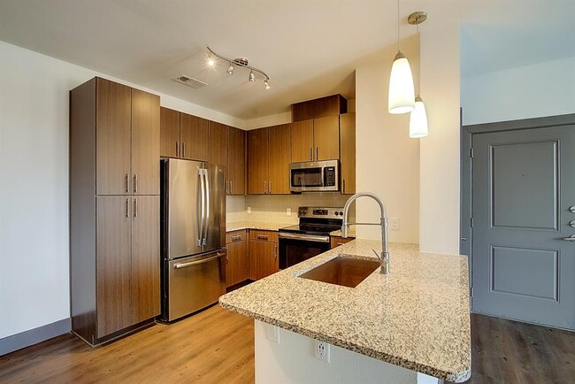 Foto del edificio - 2200 N Sam Houston Pkwy E