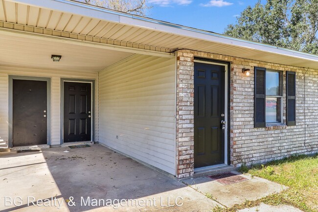Building Photo - 3 br, 1 bath House - 1702 N 3rd Street