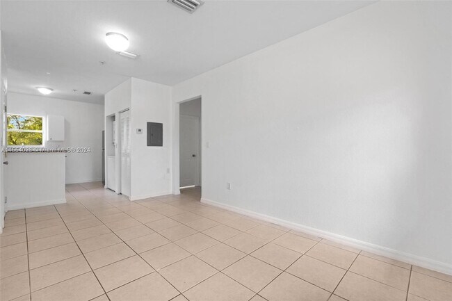 Building Photo - 33 E 20th St