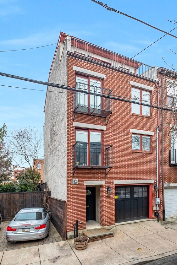 Primary Photo - 913 N Lawrence St