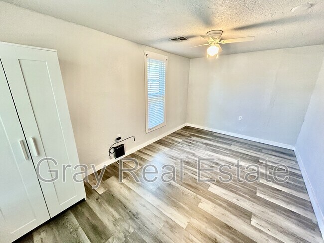 Foto del edificio - 531 W 16th St