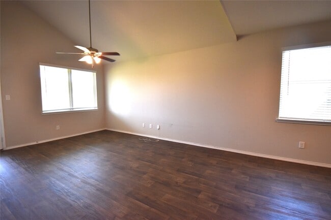 Foto del edificio - 5930 Dovershire Blf Wy