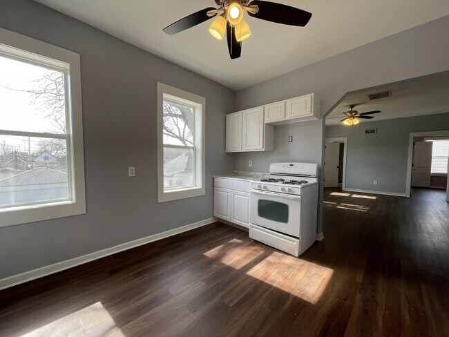 Kitchen - 3322 W Branting Ln