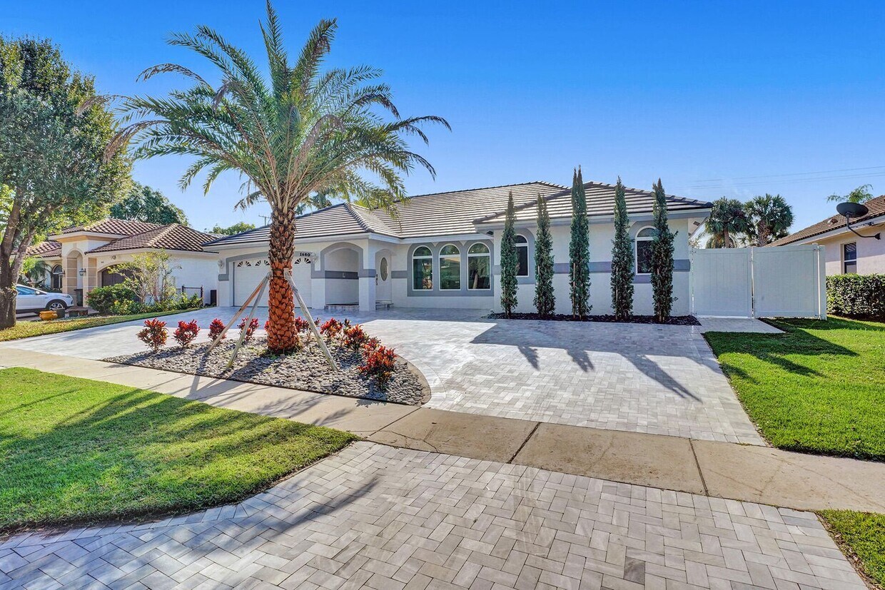 Foto principal - 1680 SW 15th St