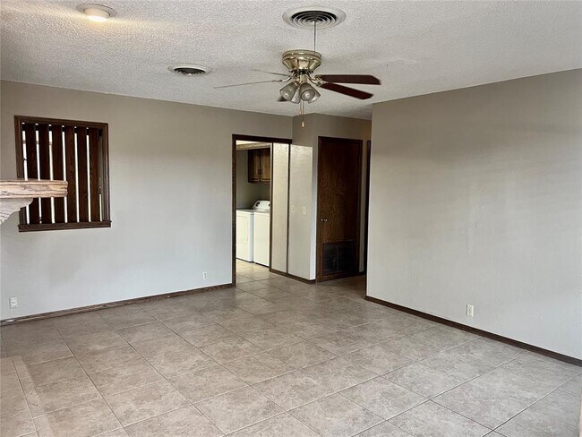 Foto del edificio - 1344 Meadow Ln