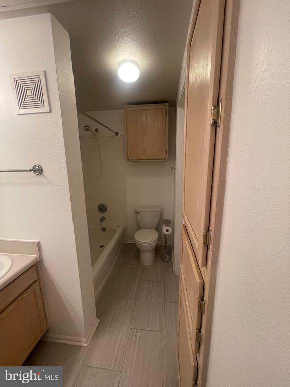 Foto del edificio - 1530 Spring Gate Dr.