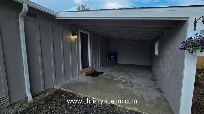 Foto del edificio - 31721 W Commercial St