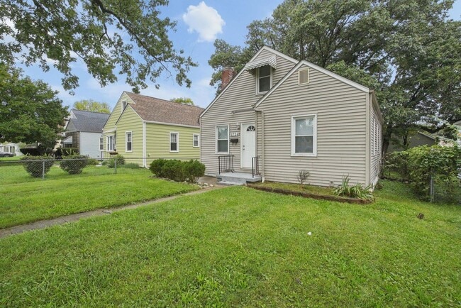 Building Photo - 1724 E Kossuth St