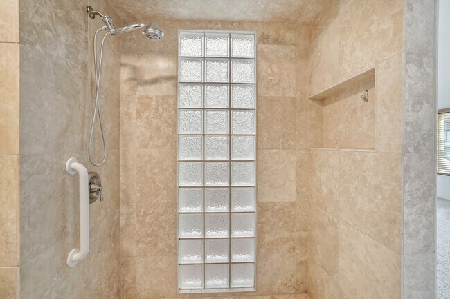 Foto del edificio - 5263 Colodny Dr