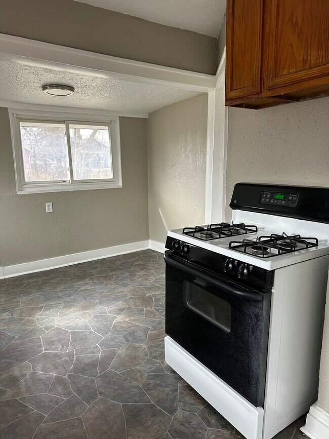 Building Photo - 3836 Mersington Ave