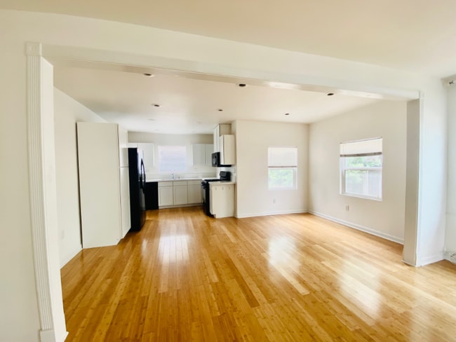 Foto del edificio - 767 Bennett Ave