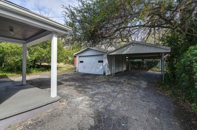 Building Photo - Charming 2 Bedroom Home Just Blocks from USC Campus with Great Parking & Move-In Ready Appeal