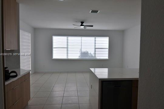 Foto del edificio - 5527 NW 113th Ave