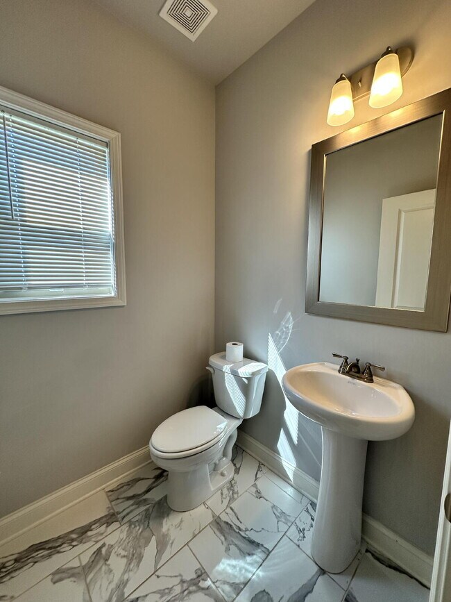 Foto del edificio - Beautiful 4BR Home in Mundy Mill | Corner Lot | Resort-Style Amenities