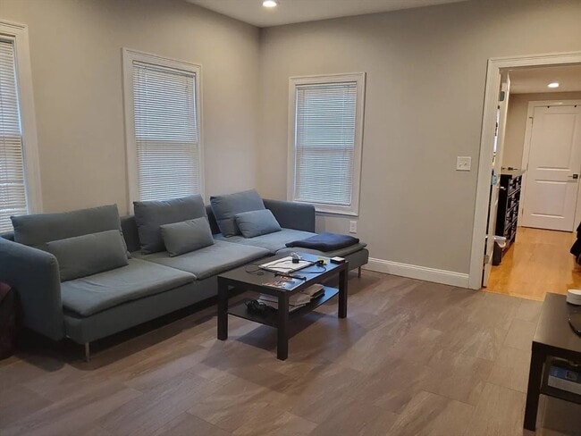 Building Photo - 6 Florence St