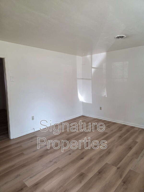 Foto del edificio - 321 Ewell Ln