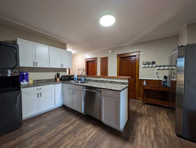 Foto del edificio - 492 Burgess St