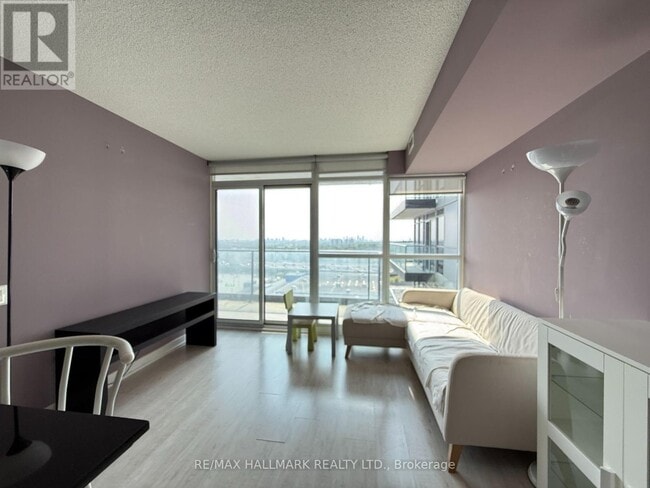 Building Photo - 19-1719 Singer Ct