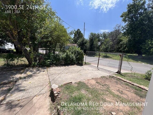 Foto del edificio - 3900 SE 24th St