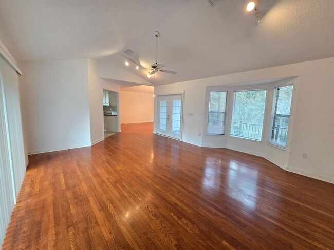 Building Photo - Rarely Available 3 bed/ 2 bath in Hidden River in Myakka