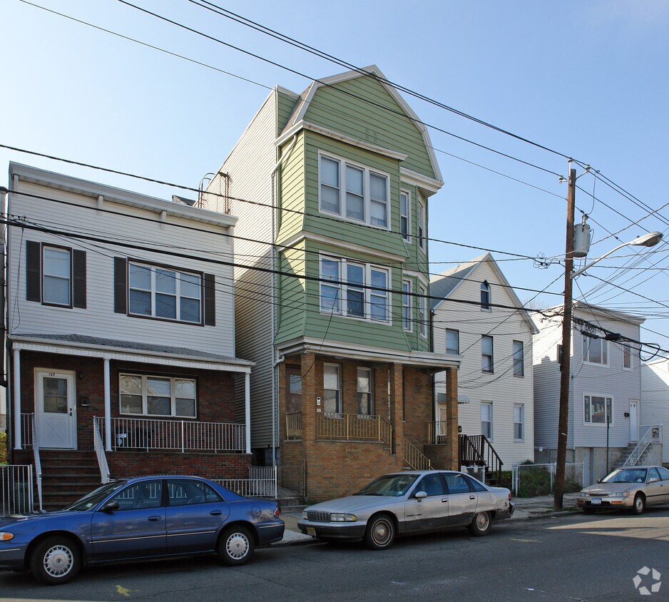 Building Photo - 131 Avenue E