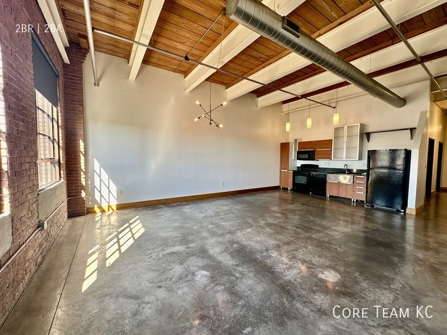 Primary Photo - Two Bedroom Lofts in the Crossroads!