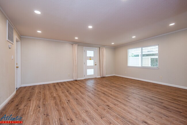 Building Photo - 3072 Mauricia Ave