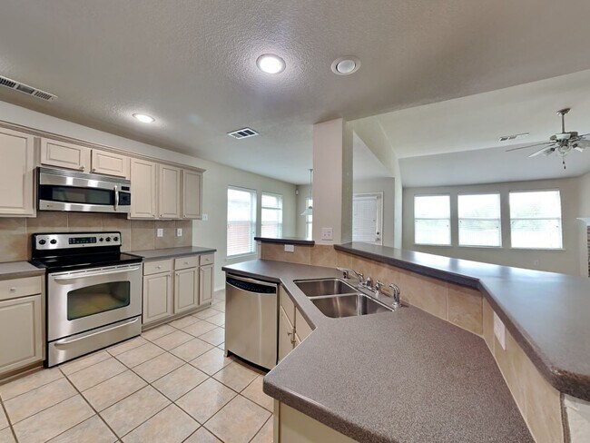 Building Photo - Beautiful Brick 2 story home MOVE IN READY!