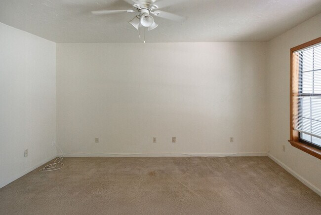 Building Photo - 5806 Bombadil Ct
