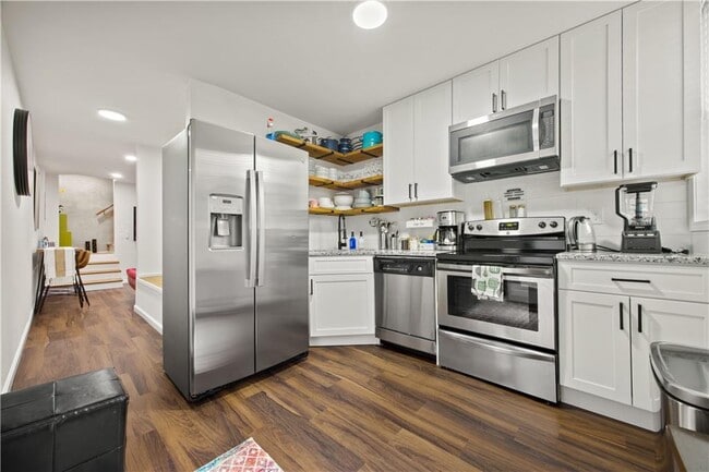 Building Photo - 3285 Mar Lanta Dr