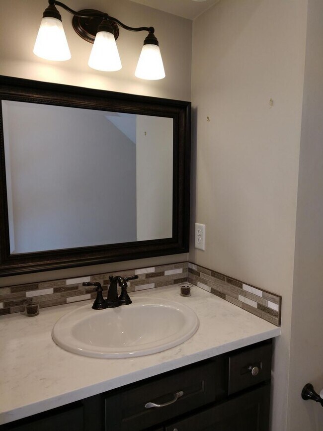 Foto del edificio - 4322 Blackstone Way