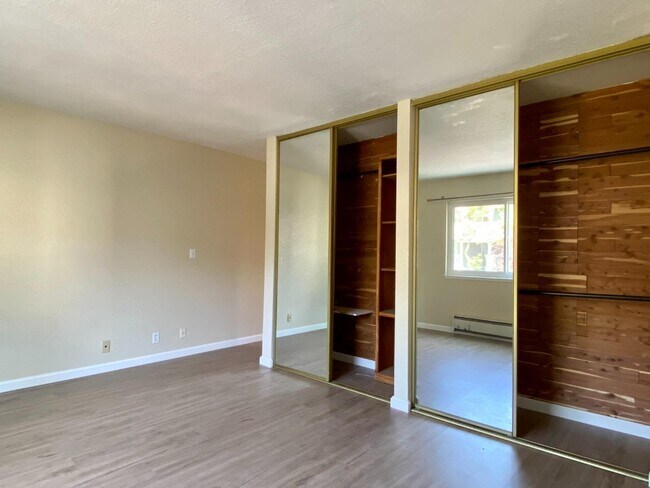 Building Photo - 860 Apricot Ave