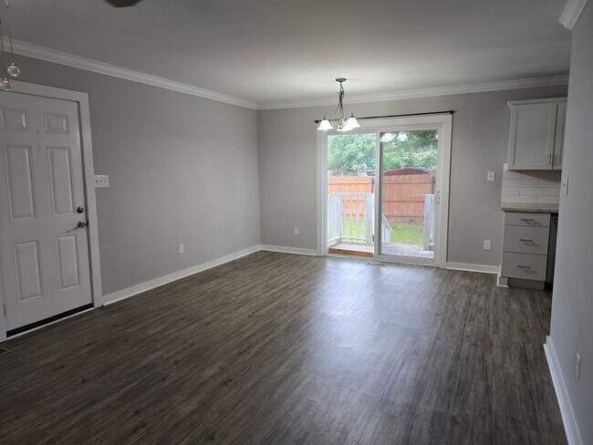 Foto del edificio - NEW LISTING!!!!!