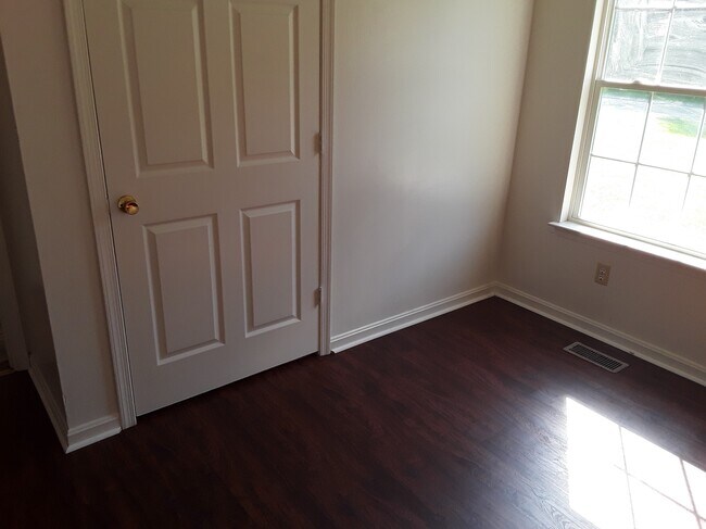 Building Photo - 160 Lancaster Creek Dr