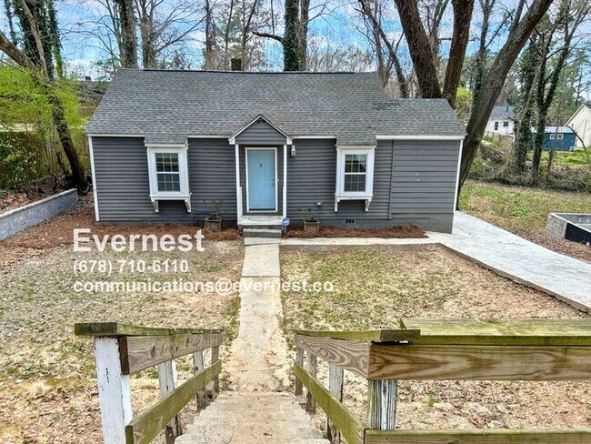Foto del edificio - 2028 Arlington Cir NW