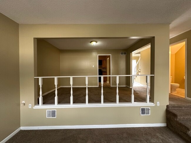 Building Photo - 2BR/2.5ba townhome! Pets allowed, addition...