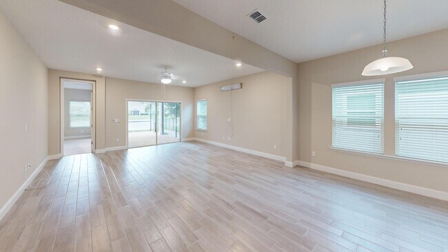 Foto del edificio - "Spacious 5-Bedroom Retreat in Jacksonville - 2,623 Sq Ft of Comfort!"