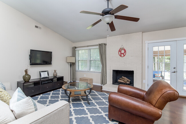 Building Photo - 2413 Turnberry Ln