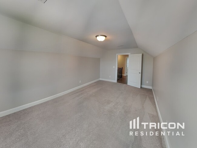 Building Photo - 5109 Cloverhill Dr