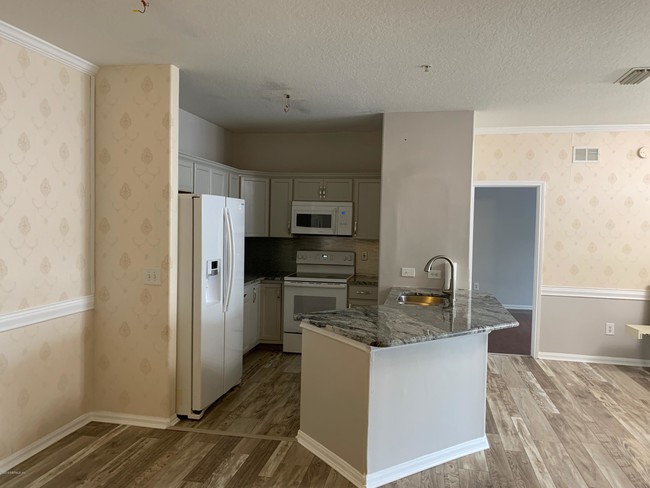 Building Photo - 12171 Kernan Lake Dr