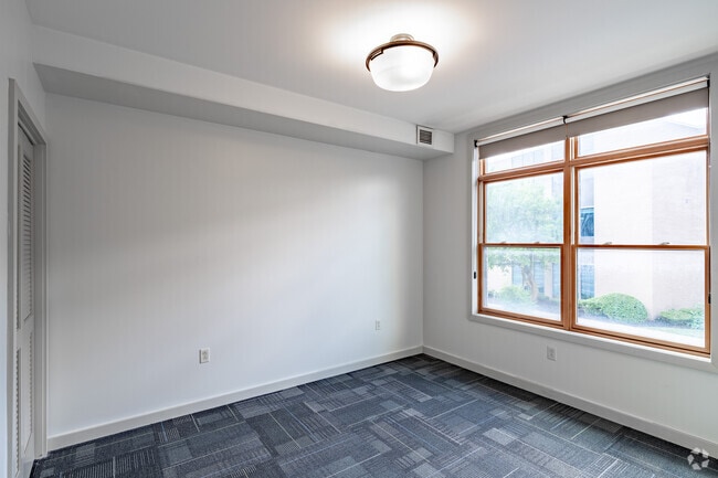 1BR, 1BA - 1000SF - Bedroom - Twain Tower