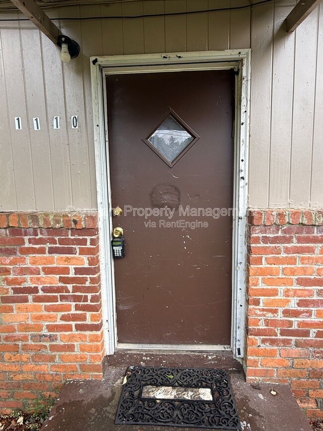 Building Photo - 1110 Dewey St