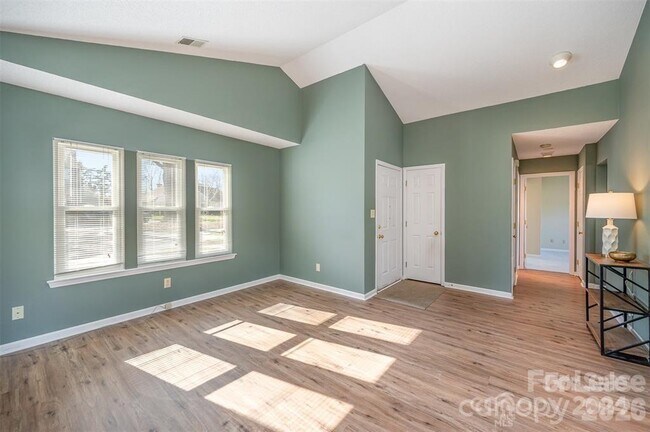 Foto del edificio - 2745 Von Thuringer Ct