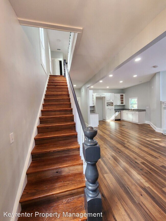 Foto del edificio - 4 br, 2.5 bath House - 129 E 5TH ST