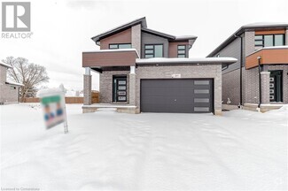 Building Photo - 40 Moon Cres