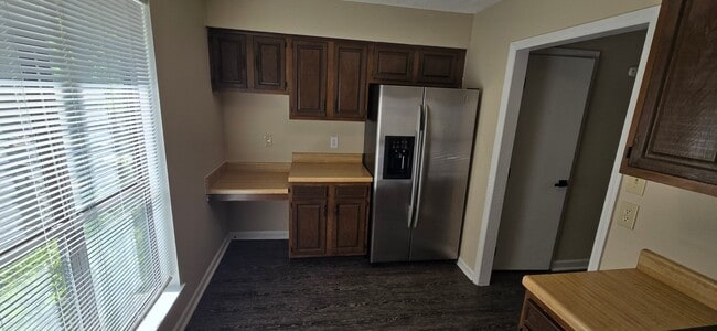 Foto del edificio - 4901 Wallingford Dr