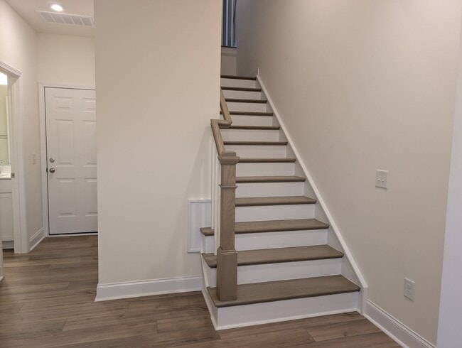 Building Photo - Beautiful End Unit Townhome in the Alexander Providence Community!