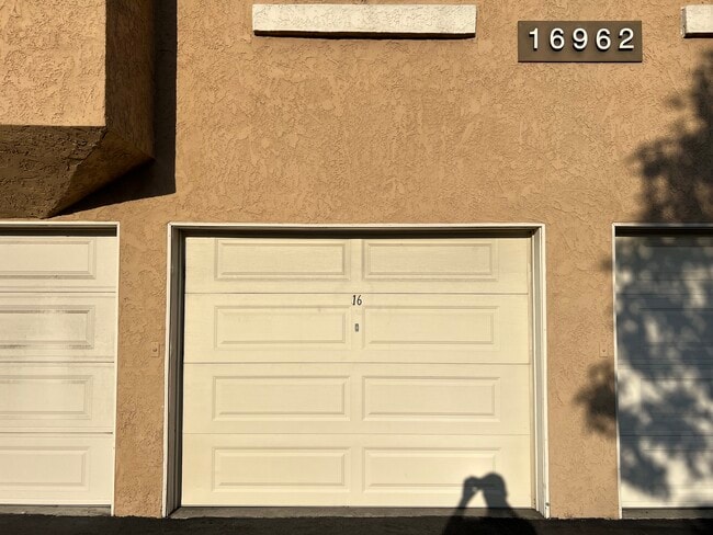 Personal Garage - 16962 Westwood Ln